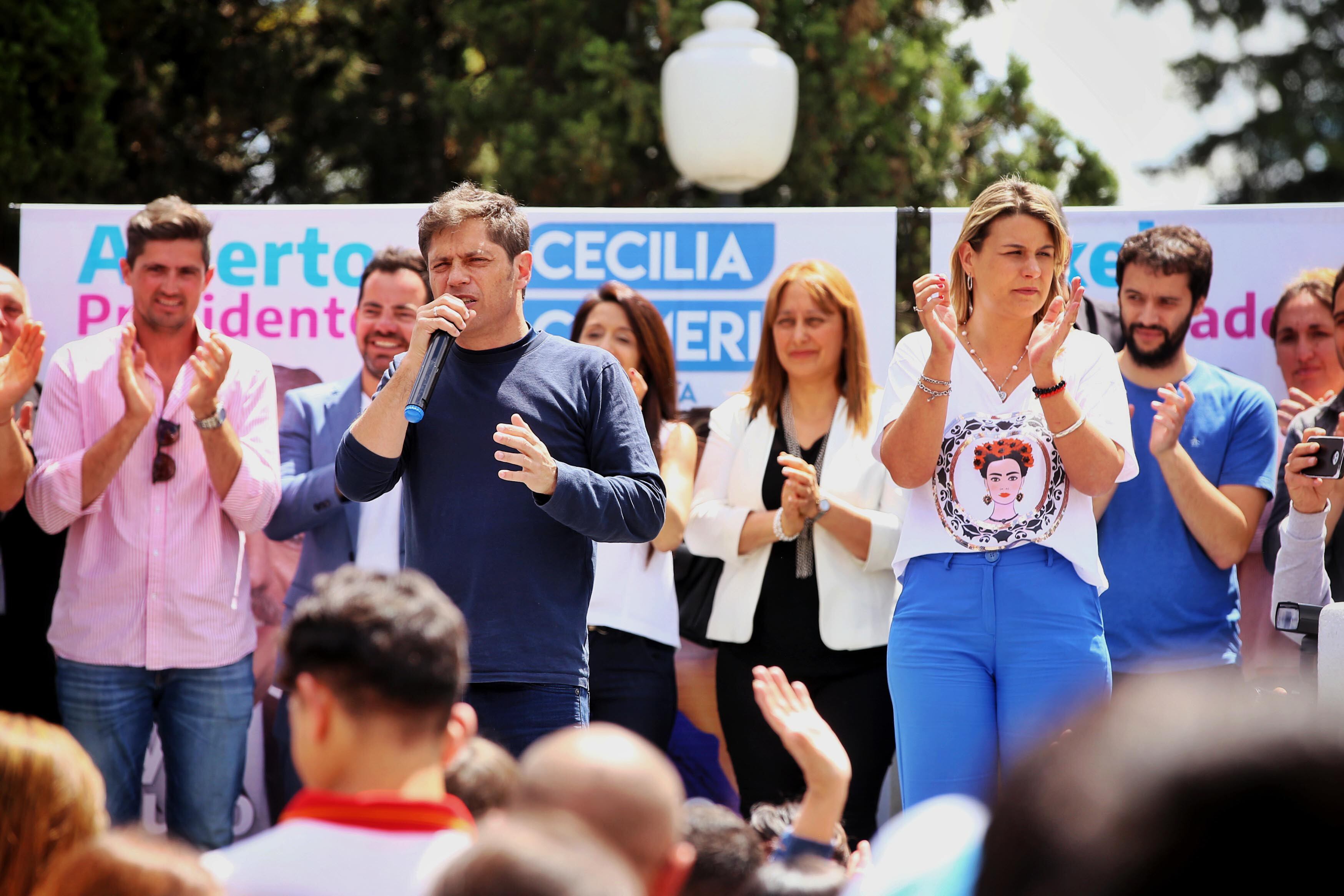 Axel Kicillof recorrió, en el marco de la campaña electoral, Baradero, San Nicolás y San Pedro.