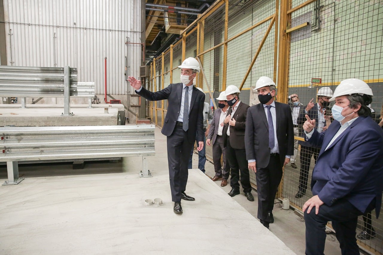 Meoni encabezó un recorrido por el astillero. 