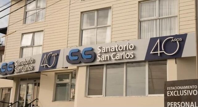 La joven de 17 años debió ser internada apenas había llegado a Bariloche por un cuadro de fiebre y fatiga.