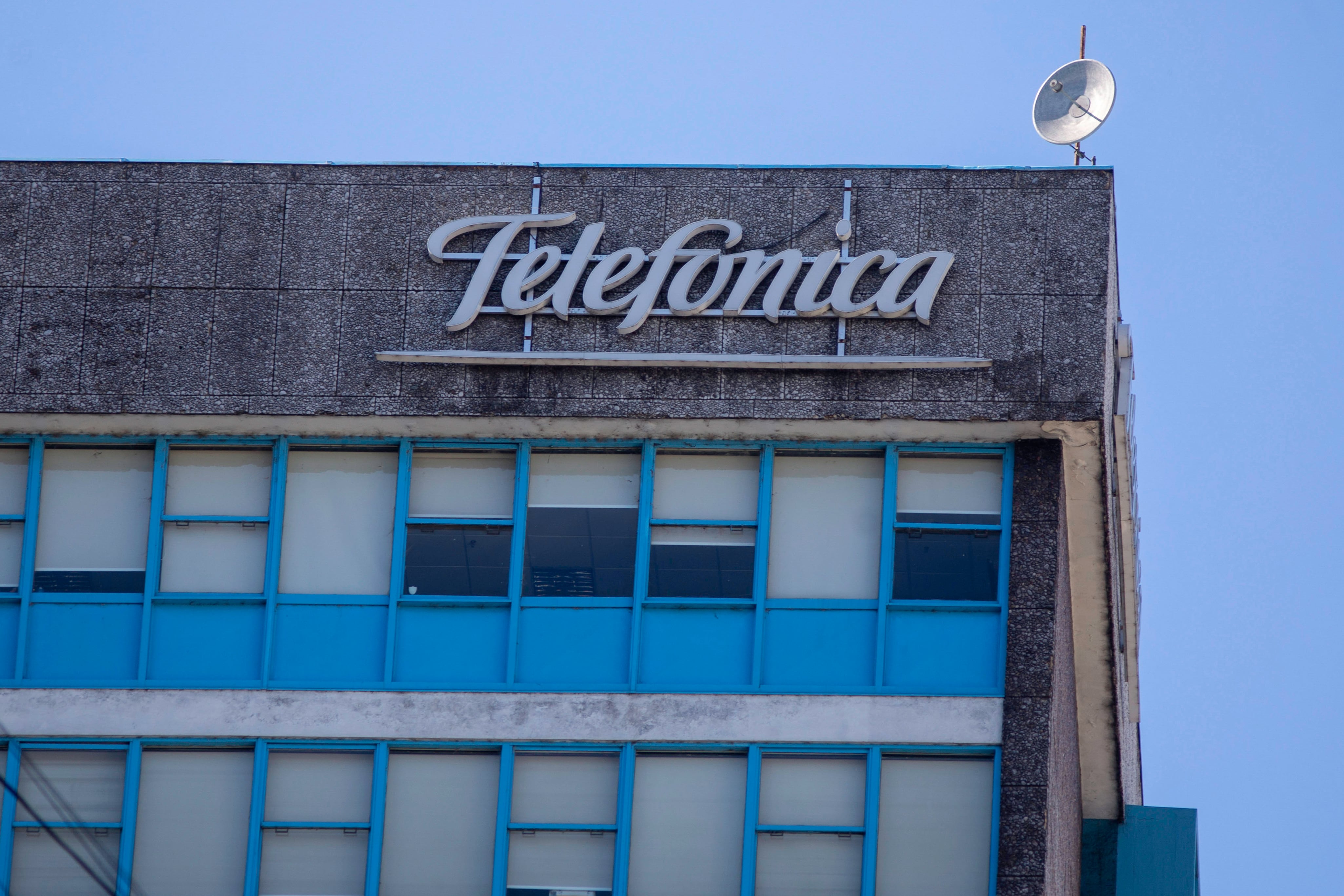 La Comisión Nacional de Defensa de la Competencia viene desaconsejando la fusión de Telefónica y Telecom.