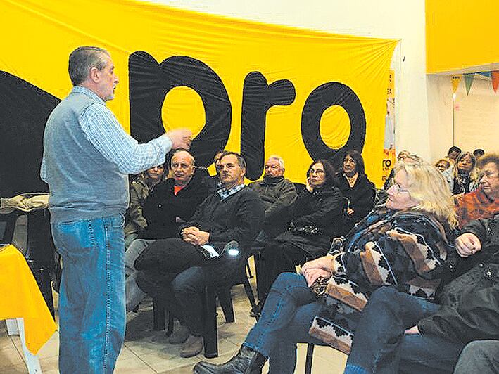 Bronenberg en una de sus charlas en locales partidarios del PRO.