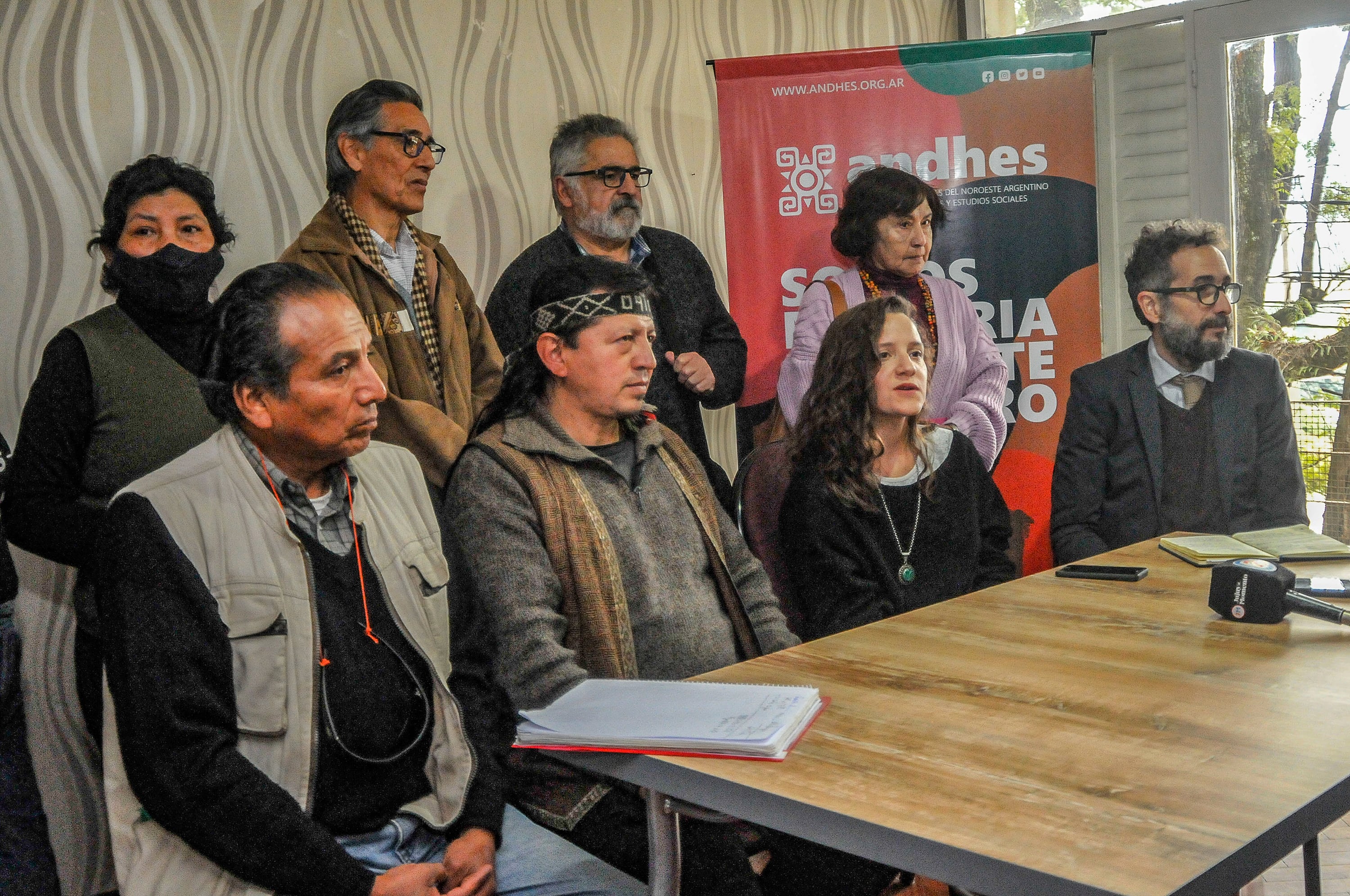 Referentes del CELS y de Andhes y líderes de comunidades indígenas pidieron el cese la persecución. 