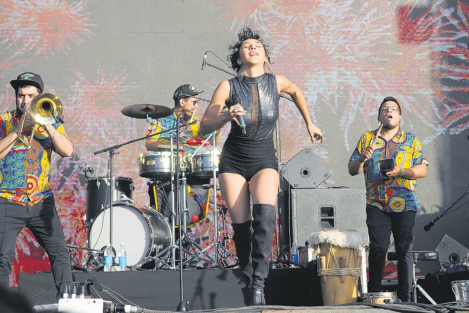 La Delio Valdez hizo bailar a buena parte de la concurrencia. 