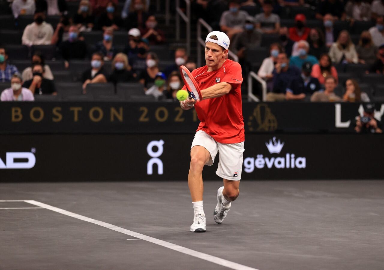 Schwartzman devuelve con su revés