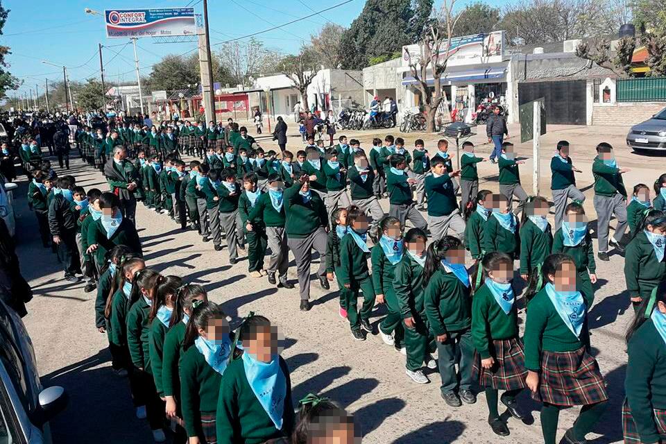 Durante el debate por el aborto en el Congreso se viralizaron videos de estudiantes de escuelas católicas obligadxs a marchar en movilizaciones antiderechos.