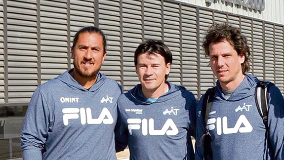 Los capitanes del equipo argentino esperan el sorteo en San Juan.