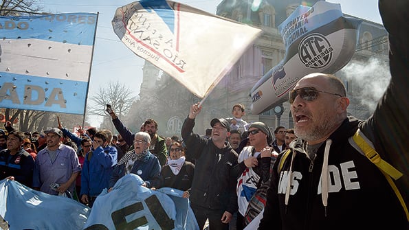 Los trabajadores del astillero Río Santiago rechazaron el plan para cambiar el perfil de la empresa estatal.