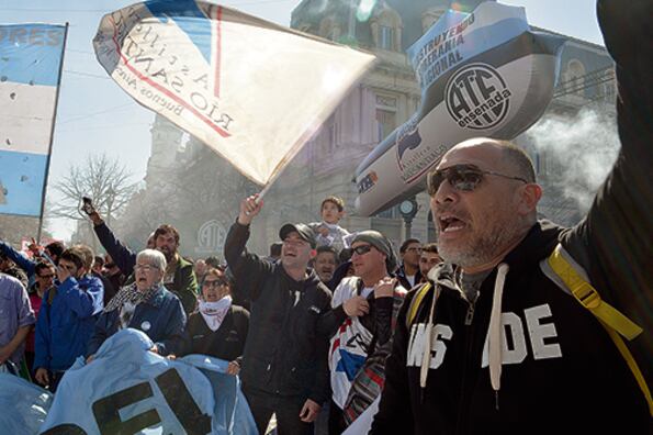 Los trabajadores del astillero Río Santiago rechazaron el plan para cambiar el perfil de la empresa estatal.