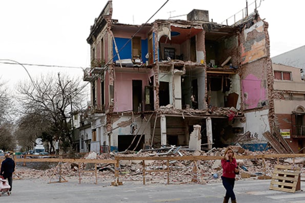 La inundación en los sótanos y los trabajos para el Metrobus hicieron colapsar la estructura.