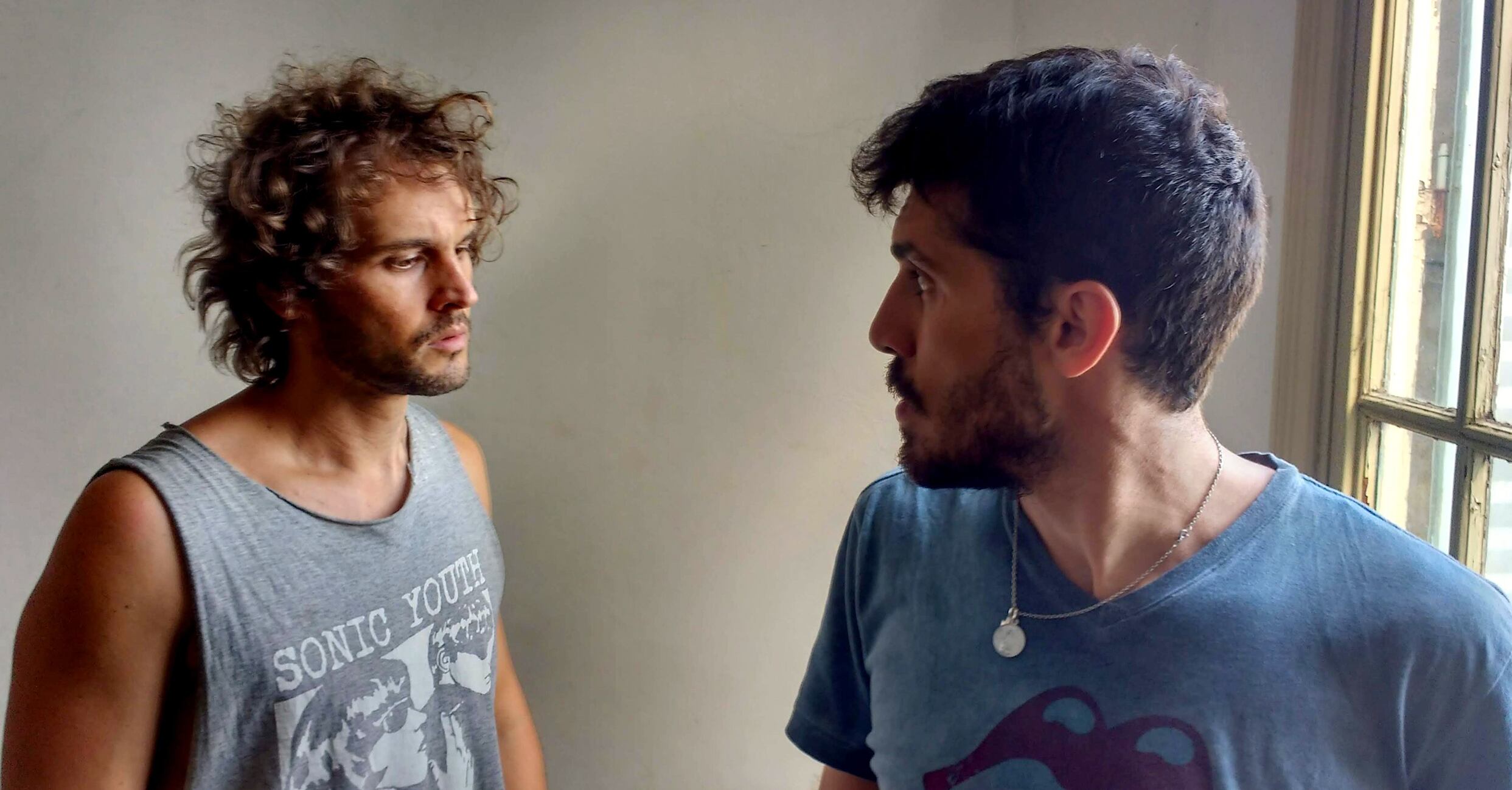 Alex Muiños y Andrés Pellegrino integran el elenco junto a Sofía Ormaechea.