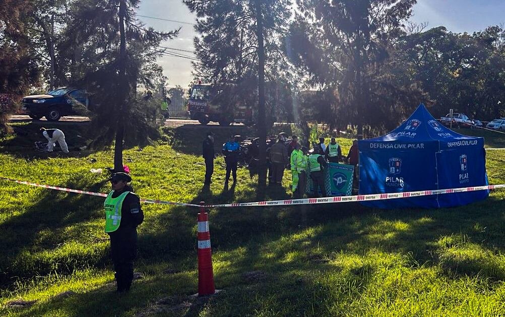 La policía trabajando en el lugar del accidente