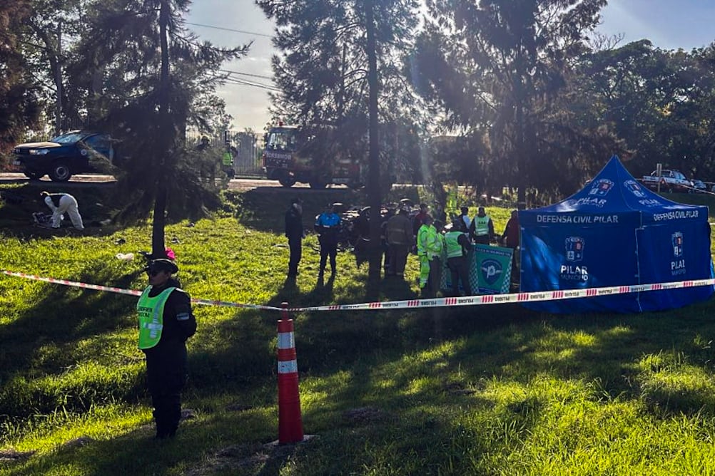 La policía trabajando en el lugar del accidente