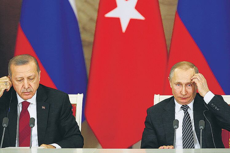 Erdogan y Putin durante una conferencia de prensa después del encuentro de ambos líderes en el Kremlin.