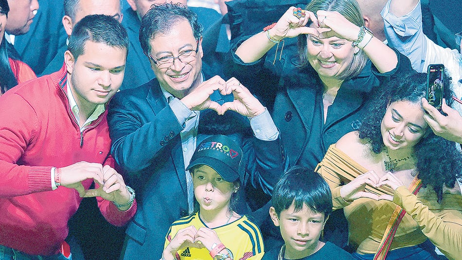 Comenzaron los llamados para que el sector de Gustavo Petro se una con el de Sergio Fajardo.