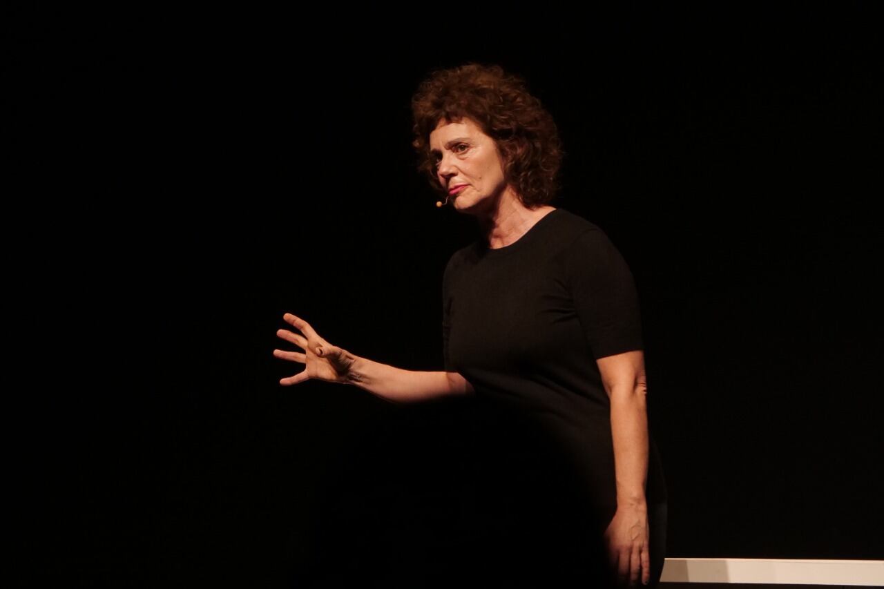 Onetto presentó el espectáculo "La persona deprimida" en el Teatro La Baita.