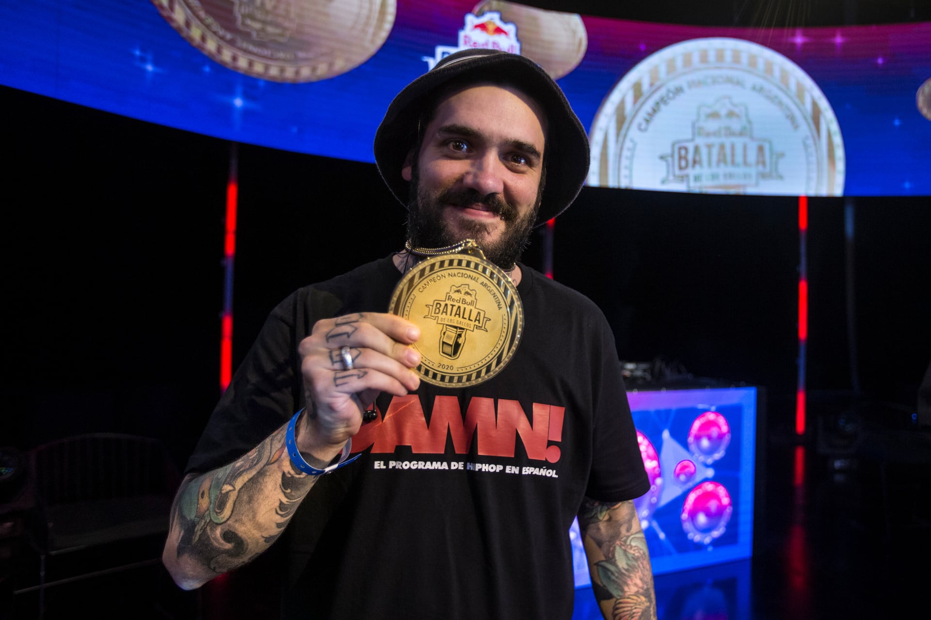 Con su triunfo reciente, el freestyler se convirtió en uno de los dos bicampeones locales de Batalla de los Gallos, junto con Dtoke.