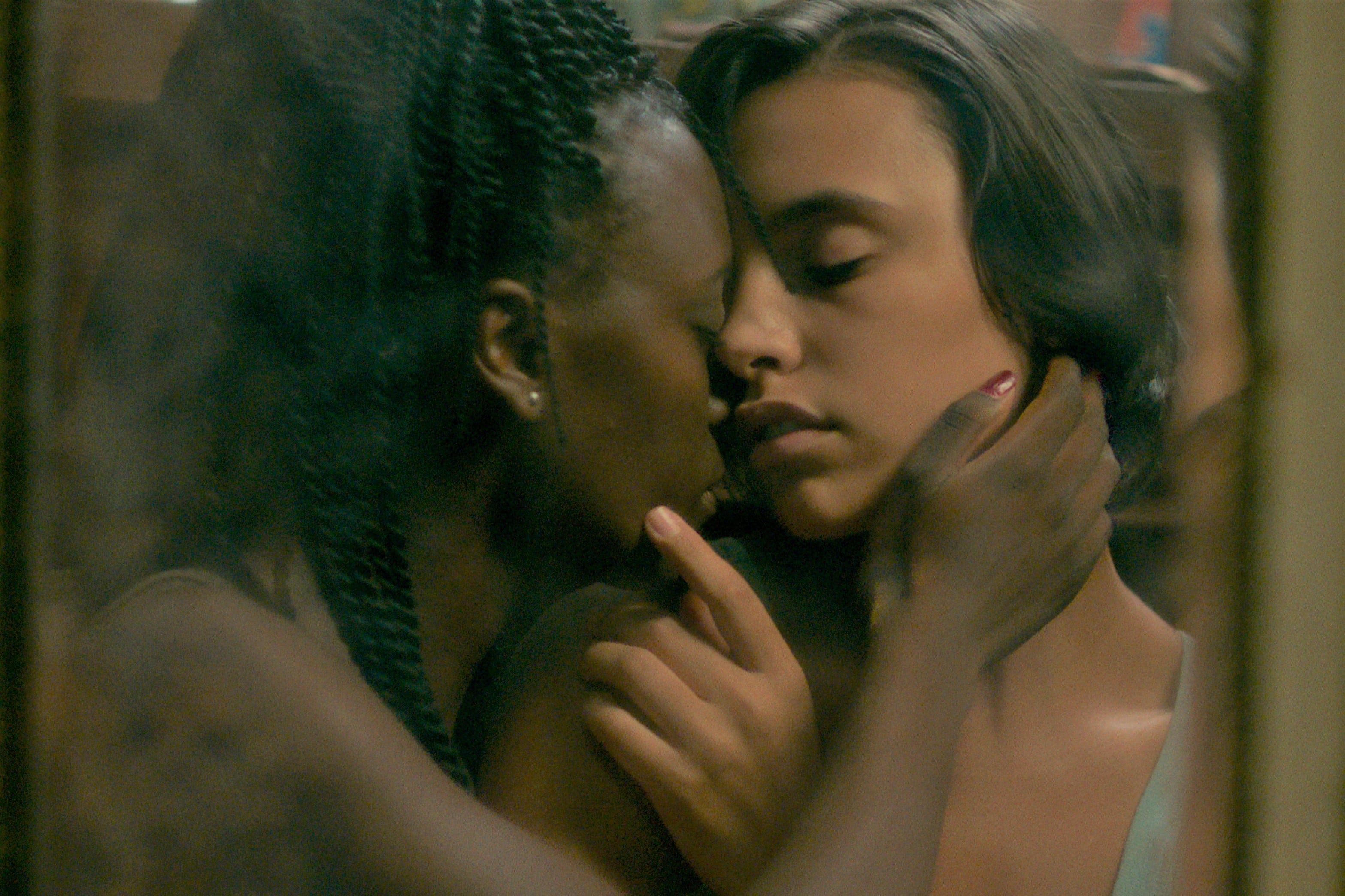 La humedad de la selva misionera signa despertar sexual de la protagonista.