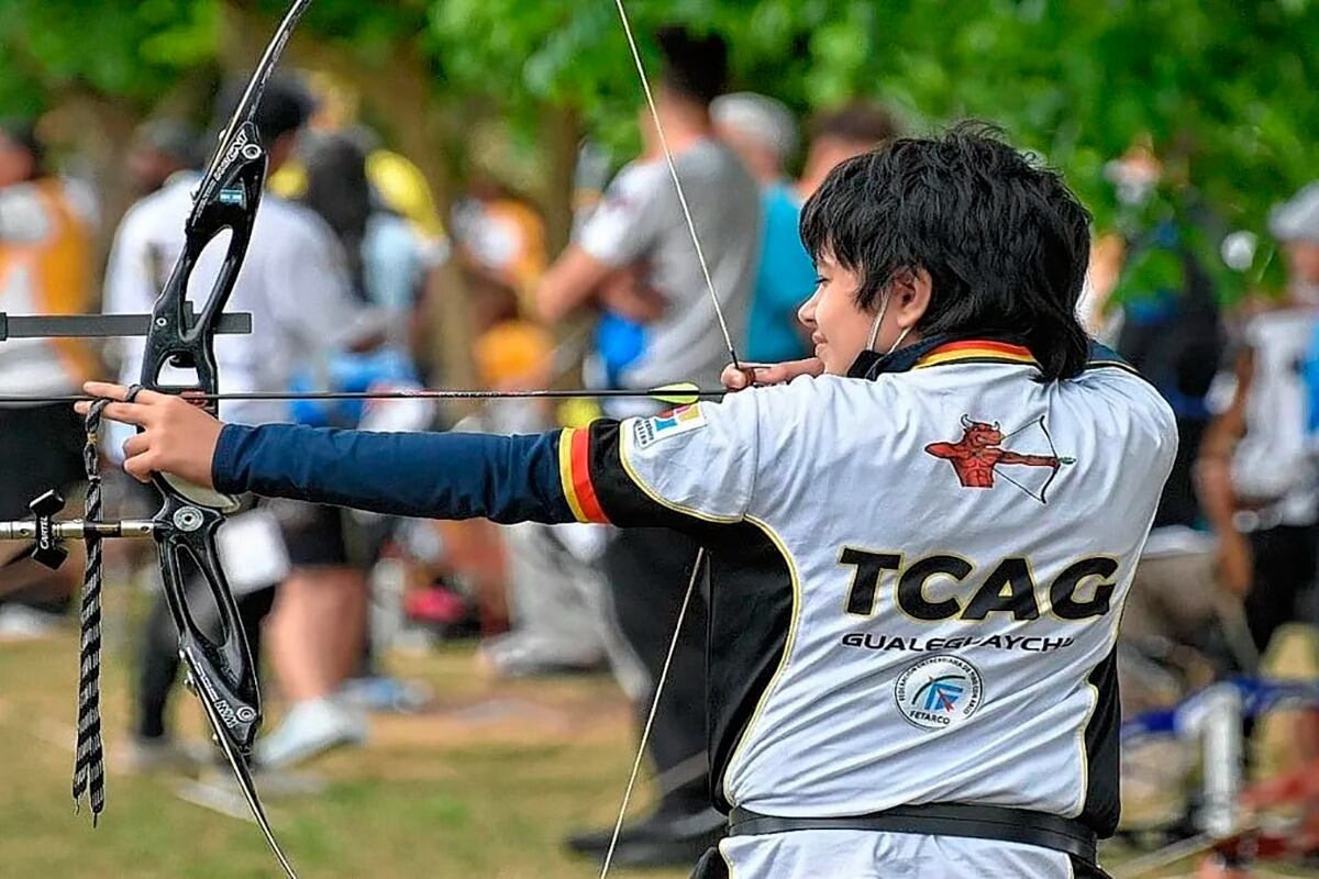 Francisco González Daneri, en posición de tiro.