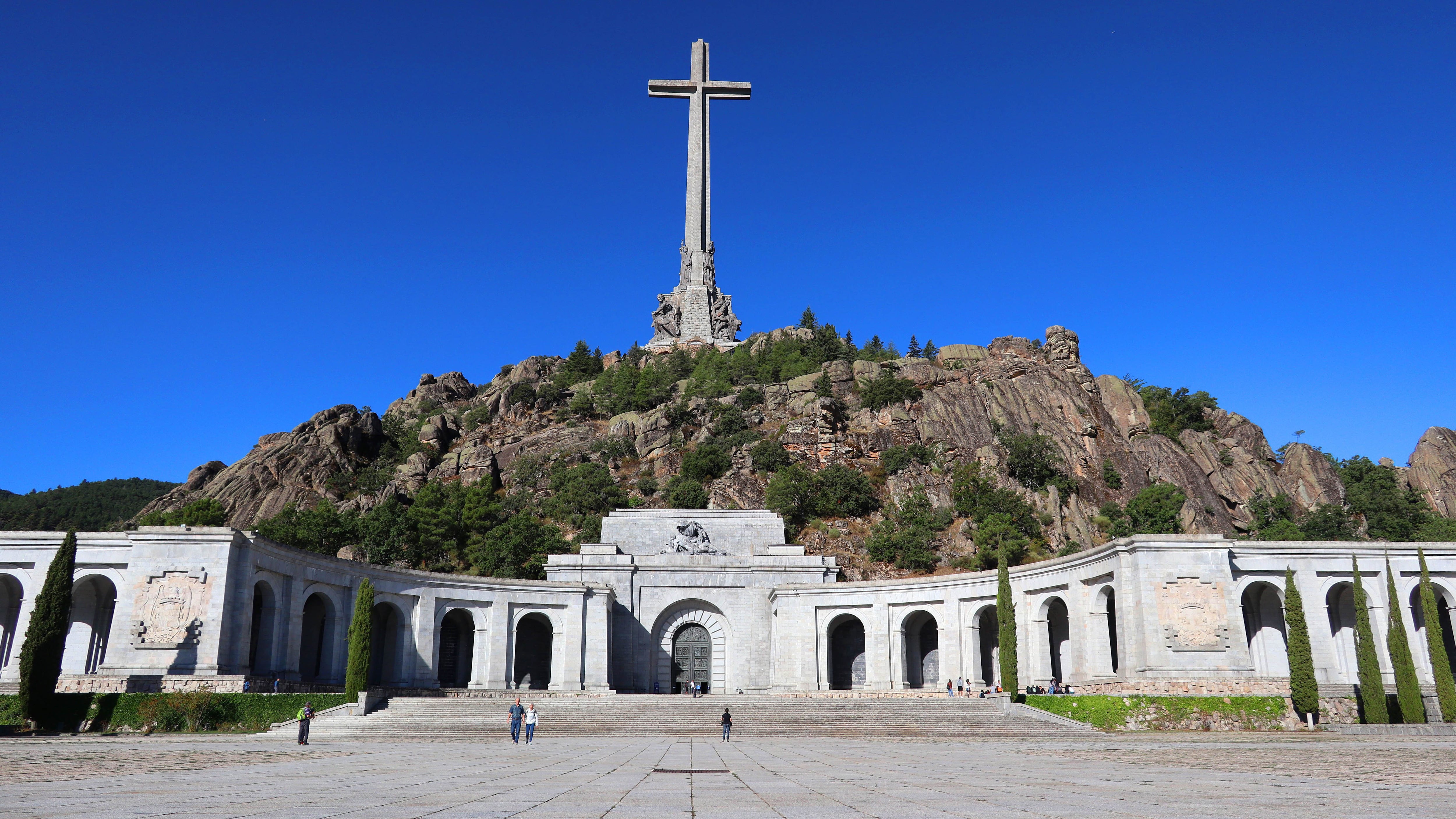  La basílica del Valle de los Caídos, donde fueron sepultados los restos del dictador Francisco Franco . 