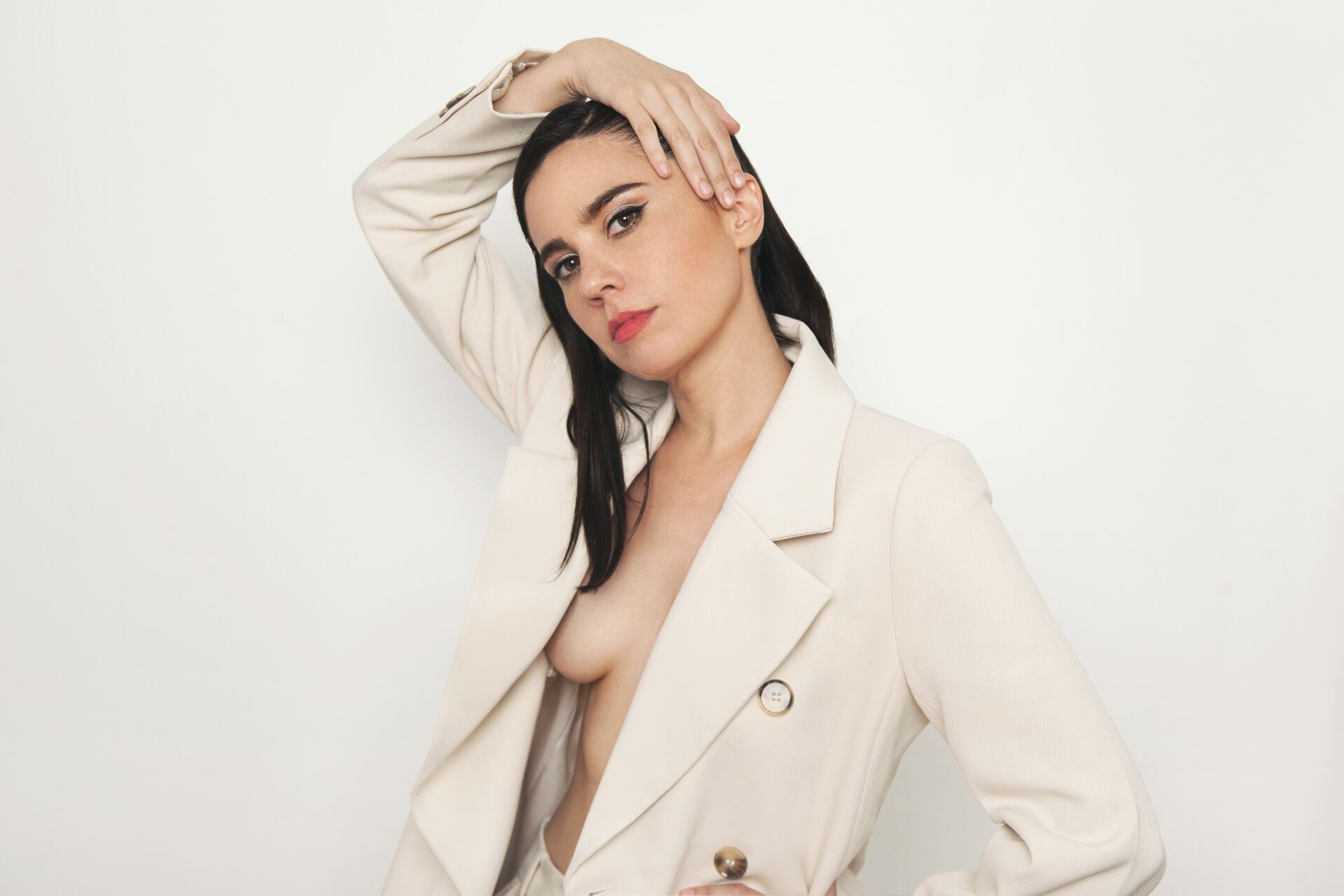 "Está buenísimo cómo la gente se mueve y manifiesta en Chile. Yo hablo de política desde el lado queer, que también es político"