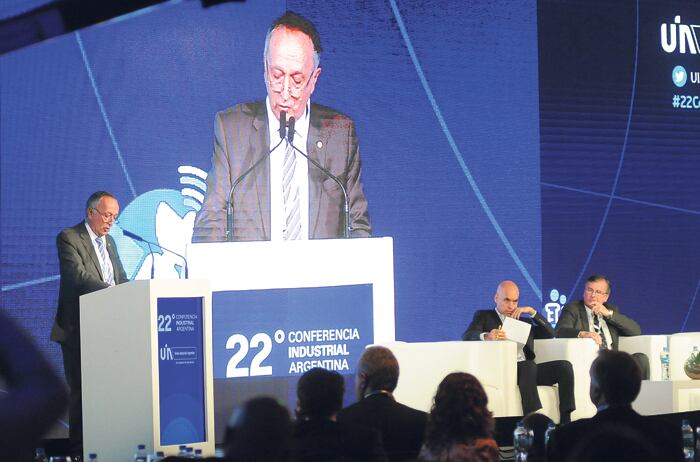 Acevedo piensa en acuerdos por sector y que los empresarios puedan exportar.