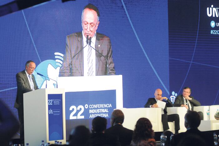 Acevedo piensa en acuerdos por sector y que los empresarios puedan exportar.