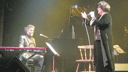 Páez fue quien impulsó a Herrero a grabar y le produjo sus primeros tres discos.