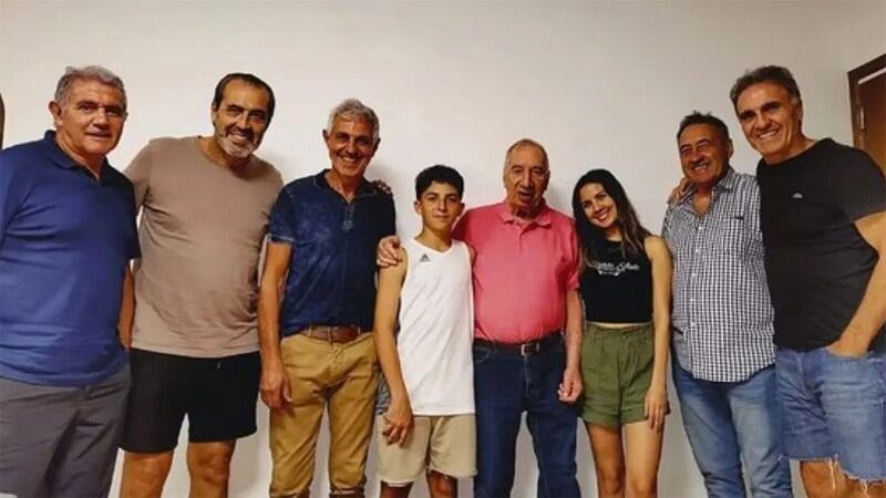 Jorge Burruchaga, Sergio Batista, Ricardo Giusti, Oscar Garré y Oscar Ruggeri fueron a saludar a Bilardo.(Foto:IG@ruggeri86oficial)