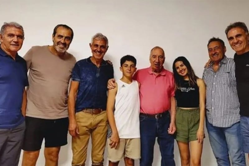 Jorge Burruchaga, Sergio Batista, Ricardo Giusti, Oscar Garré y Oscar Ruggeri fueron a saludar a Bilardo.(Foto:IG@ruggeri86oficial)