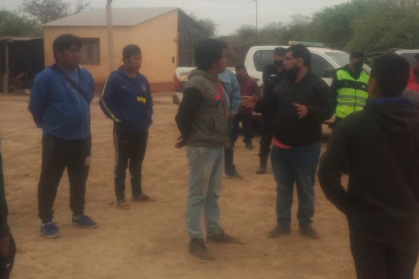 El supervisor zonal explicando cómo funcionará el anexo.