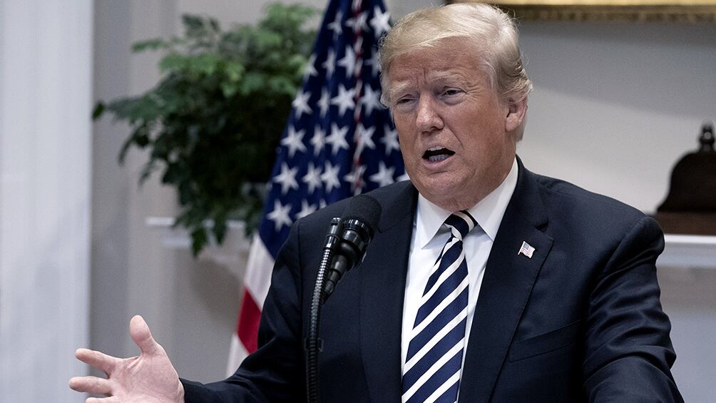 Médicos y especialistas indican que es muy pronto para que Trump pueda ser declarado libre del riesgo de transmitir el virus.