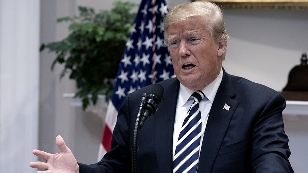 Médicos y especialistas indican que es muy pronto para que Trump pueda ser declarado libre del riesgo de transmitir el virus.