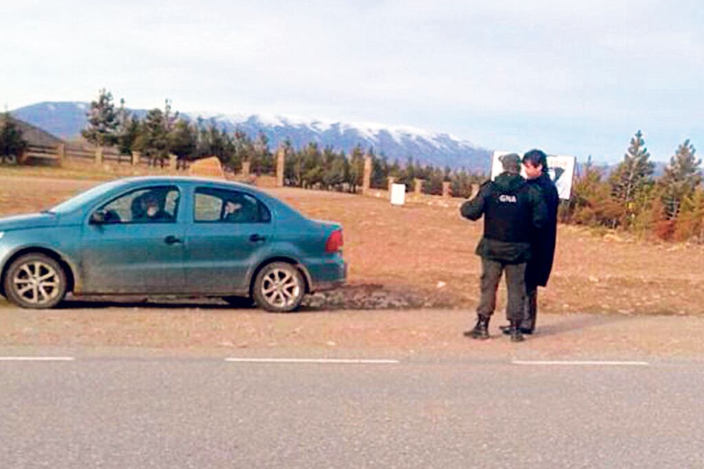 Pablo Noceti sobre la Ruta 40, el 1º de agosto a la tarde, luego de la desaparición de Santiago Maldonado.