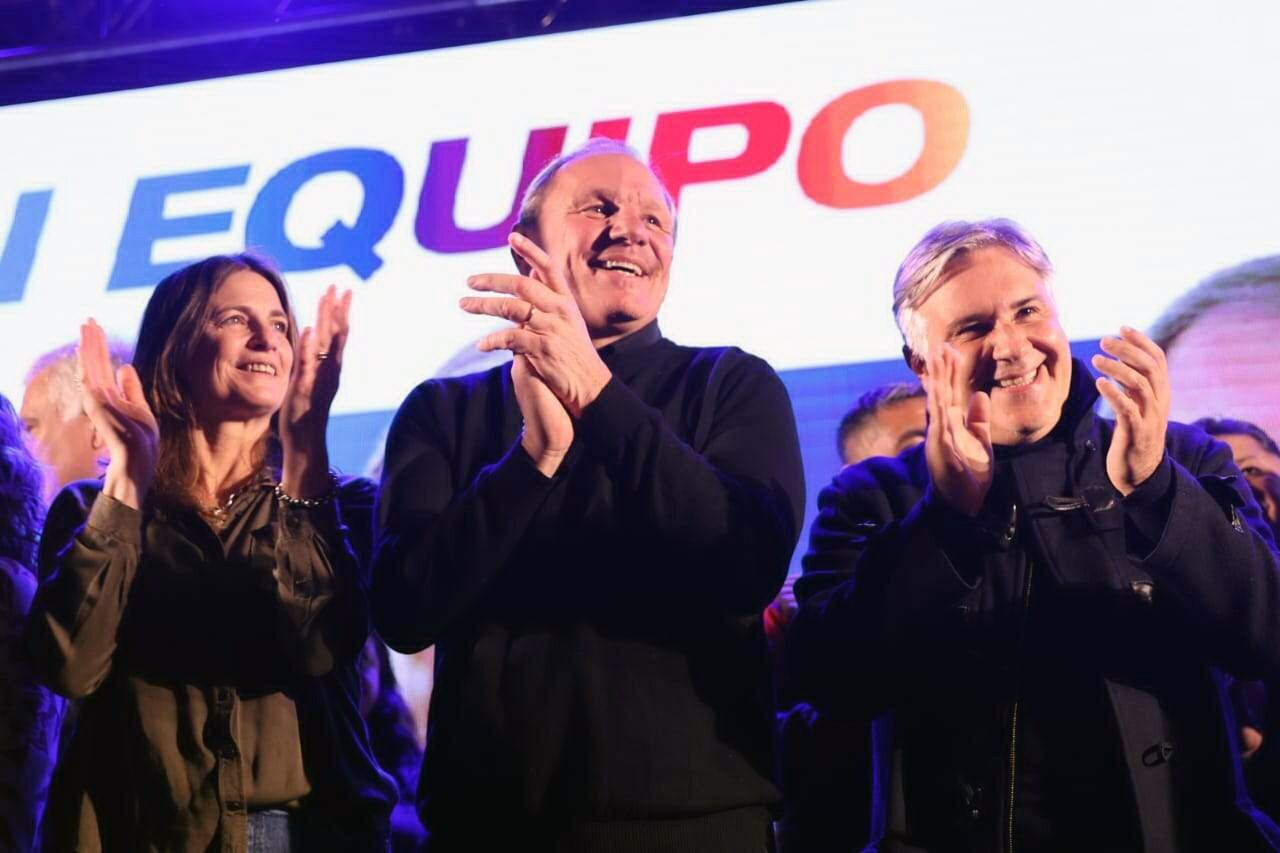 Llaryora y Guillermo De Rivas, el nuevo intendente.