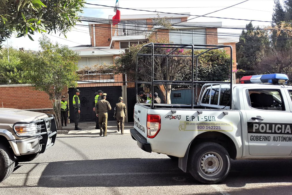 México dio asilo a exministros de Bolivia en su embajada y en la residencia del embajador en La Paz.
