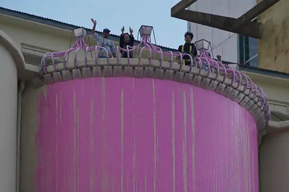 La performance Paint's Not Dead desafió el viento del domingo.