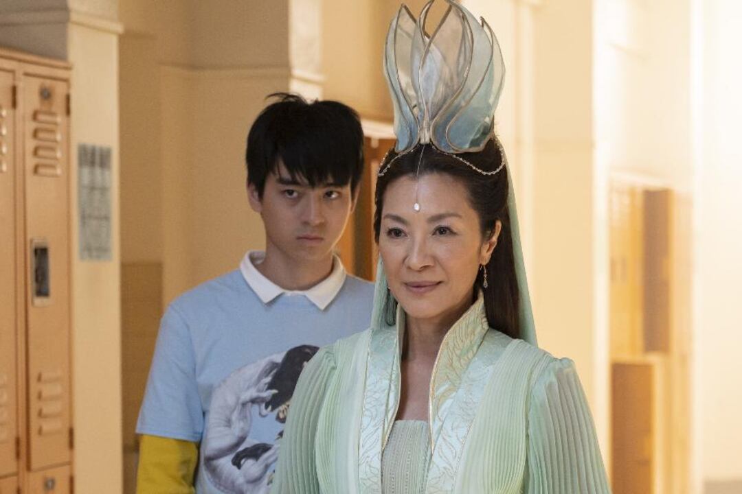 Michelle Yeoh se luce como una diosa china.