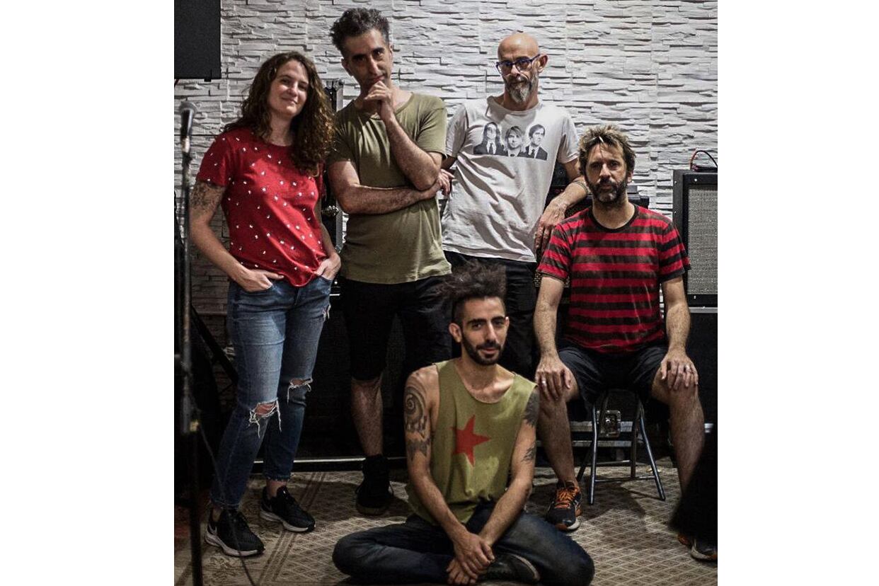 Cam Beszkin y Las Bodas Químicas, canciones y furia.