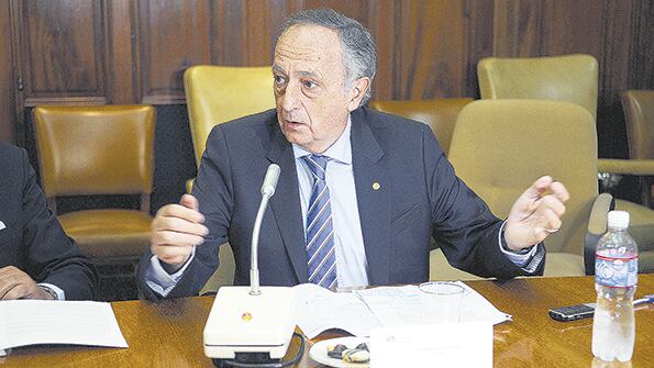 “Se hace todo lo posible para no despedir personal”, dijo Acevedo, aunque los despidos se cuentan por miles.