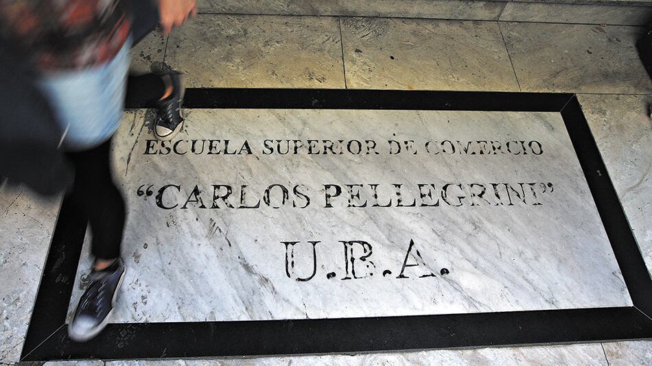 Denunciaron a un profesor del Carlos Pellegrini por acoso