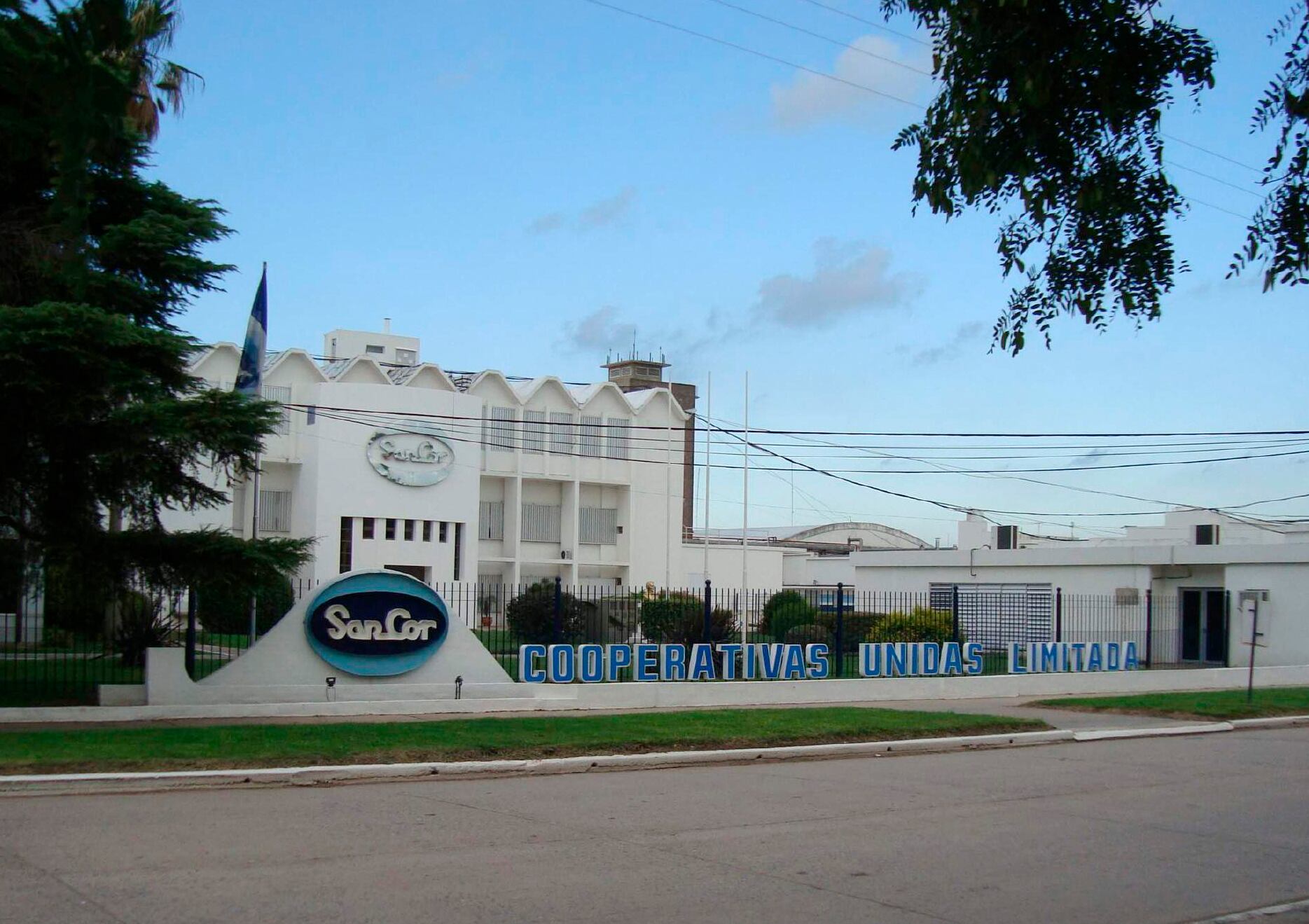 Como cooperativa, SanCor regulaba precios internos y beneficiaba los productores.