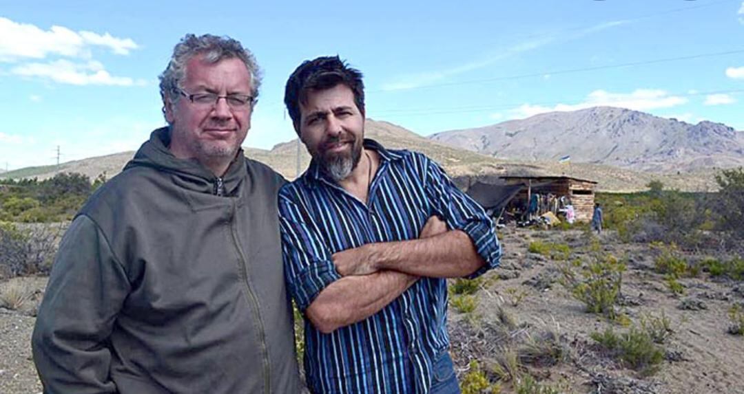 Fernando Cabaleiro y Carlos "Chuzo" González Quintana en la Pu Lof de Cushamen, andes de la desaparición de Maldonado.