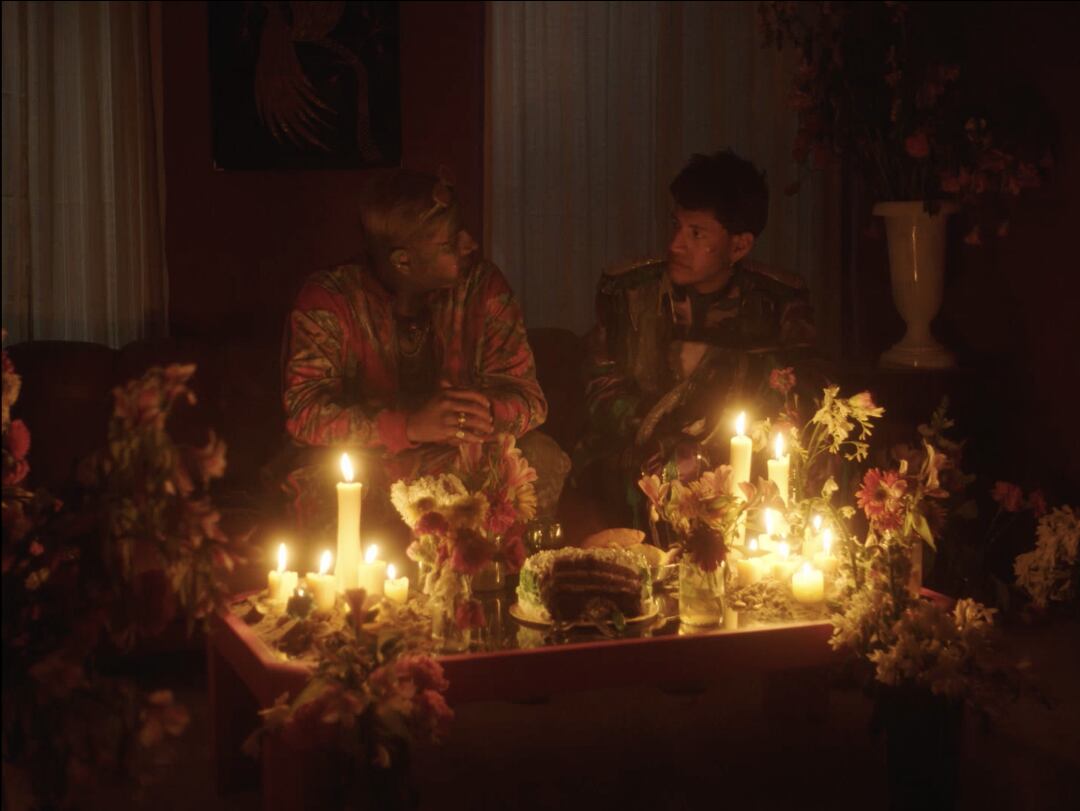 Ciudad oculta se propone como un film libre de ataduras genéricas, pisando los bordes del terreno de lo fantástico.