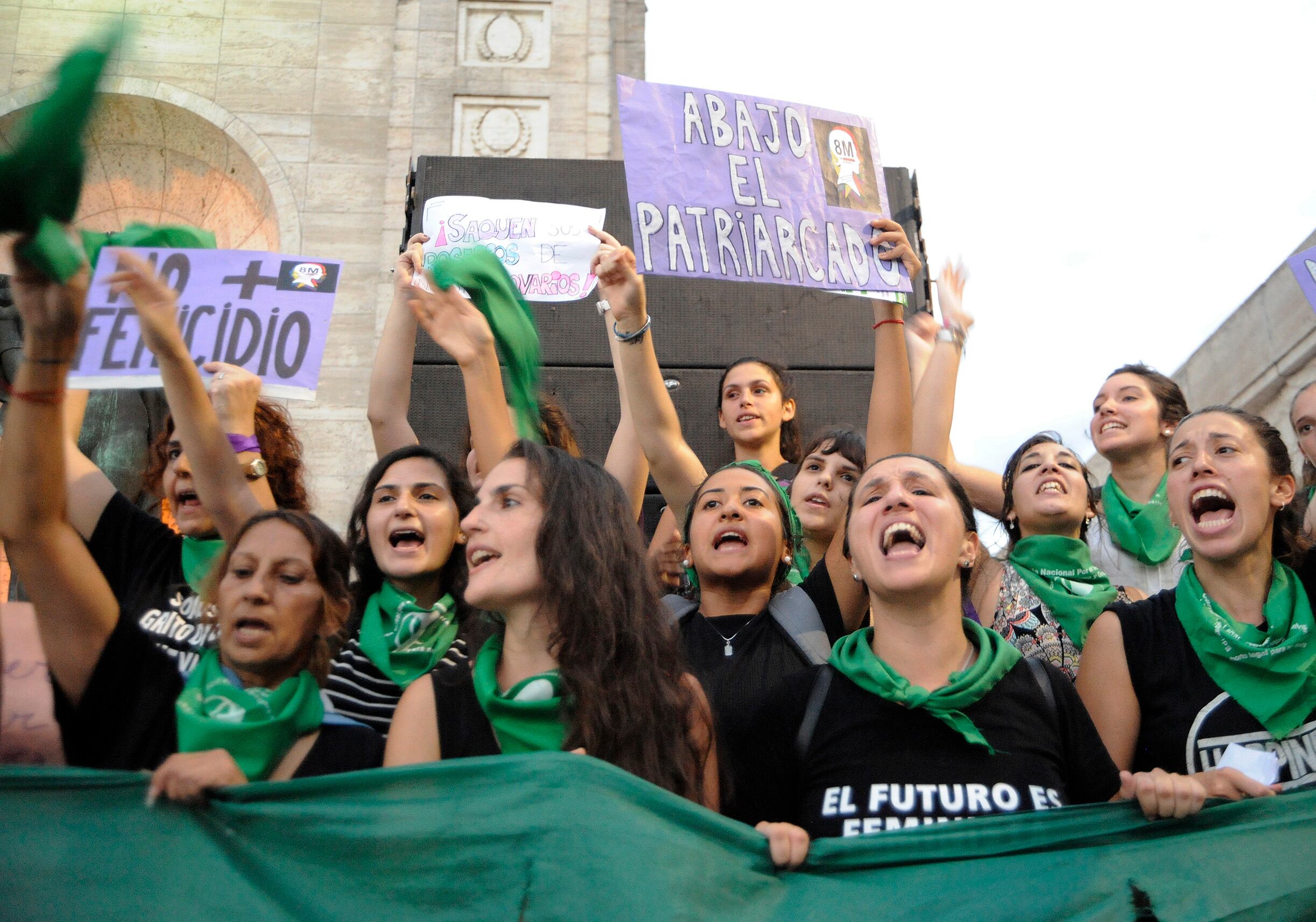 Las dirigentes aseguran que Macri abrió el debate "porque mira las encuestas y hoy hay consenso para dar la discusión".
