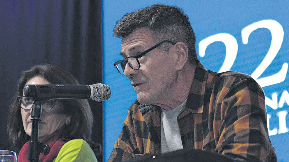 Guillermo Saccomanno junto a Sandra Russo, en una de las mesas programadas.