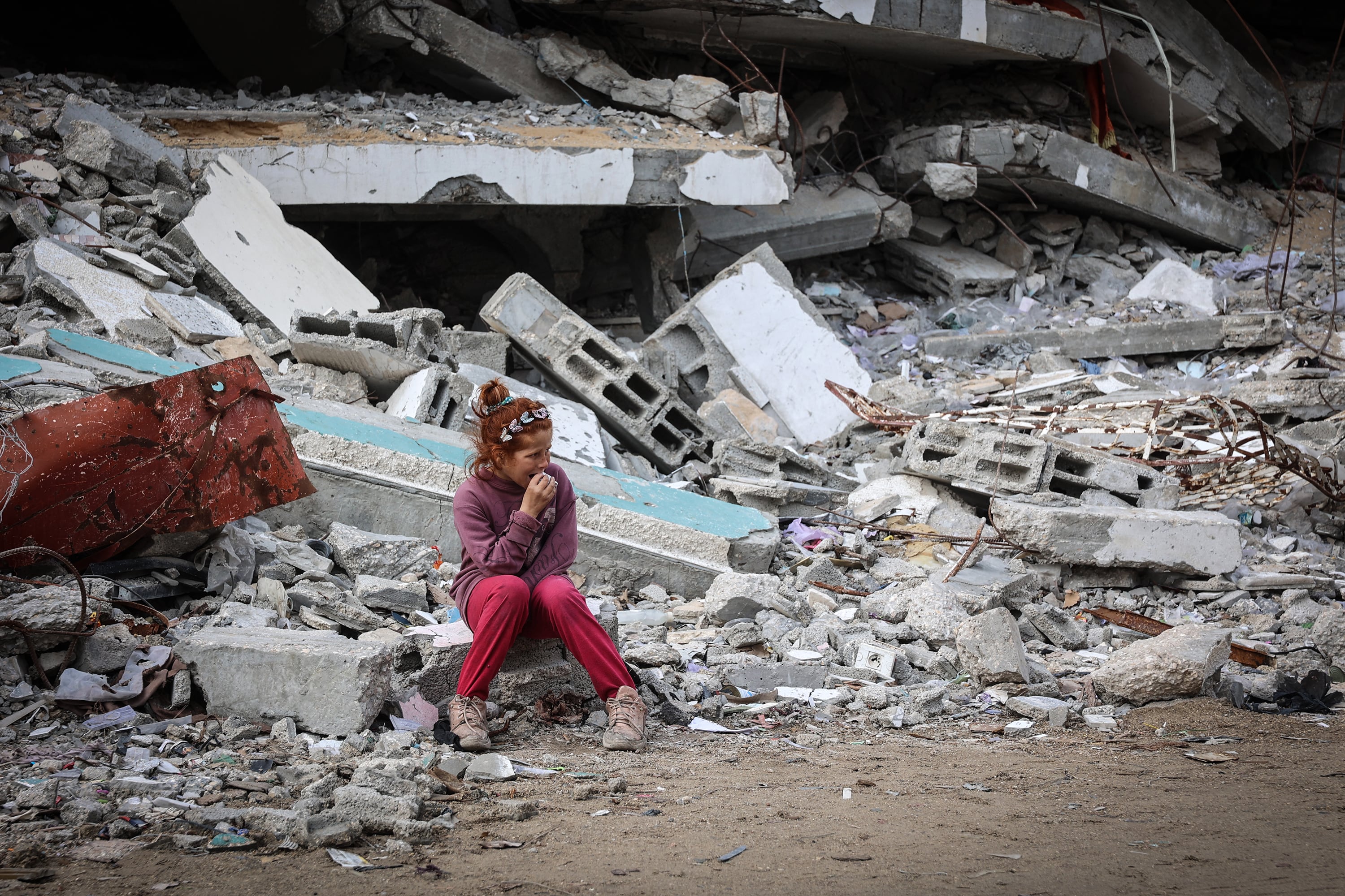 El genocidio israelí no distingue niños de adultos.