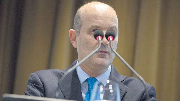 “El mensaje del mercado hizo evidente que los inversores no nos estaban creyendo”, sostuvo Sturzenegger en conferencia de prensa.