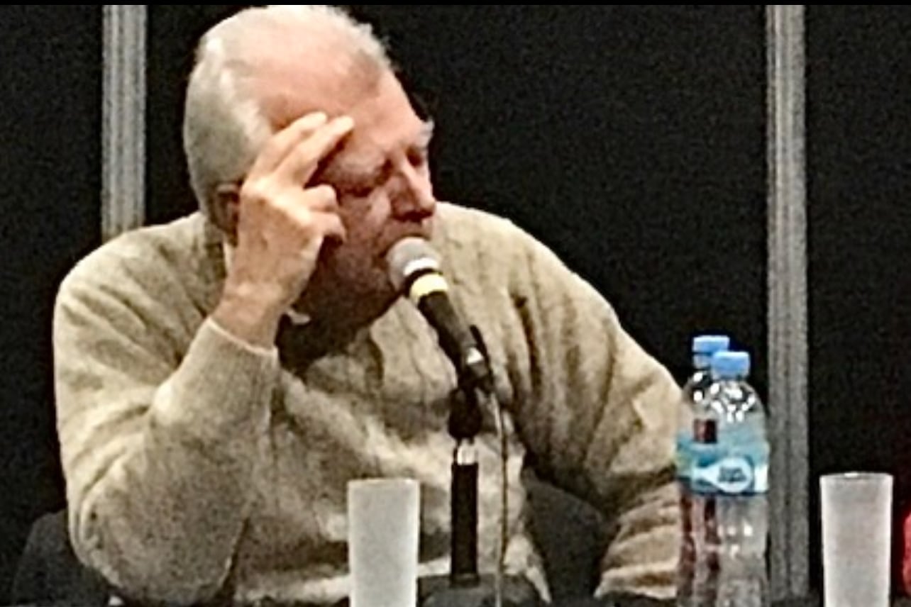 Alberto Giudici en la Feria del Libro de 2016. Abajo: Portada de una de las últimas publicaciones de Giudici, junto con Juan Pablo Pérez.