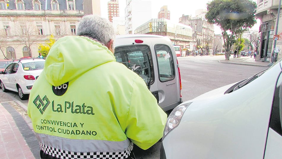 El reclamo por la renovación del registro con multas impagas no tiene posiciones unánimes.