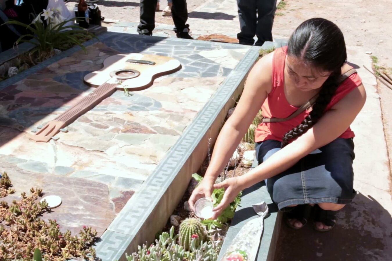 Vilca murió en 2007. Su tumba estpá en Humahuaca.